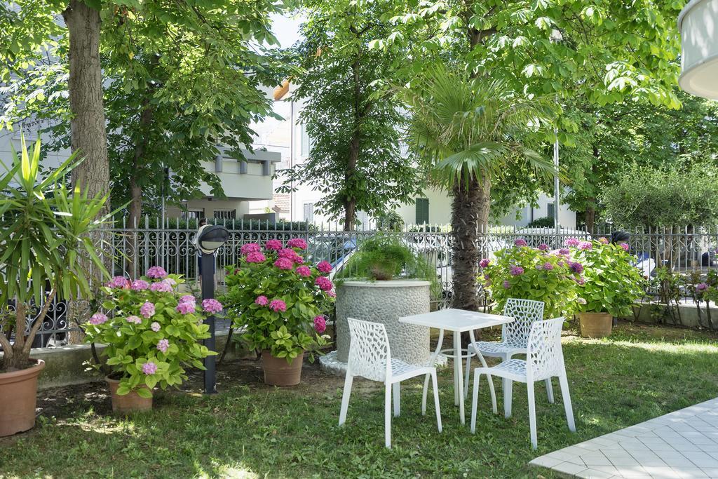 Residence Hamilton Riccione Eksteriør bilde